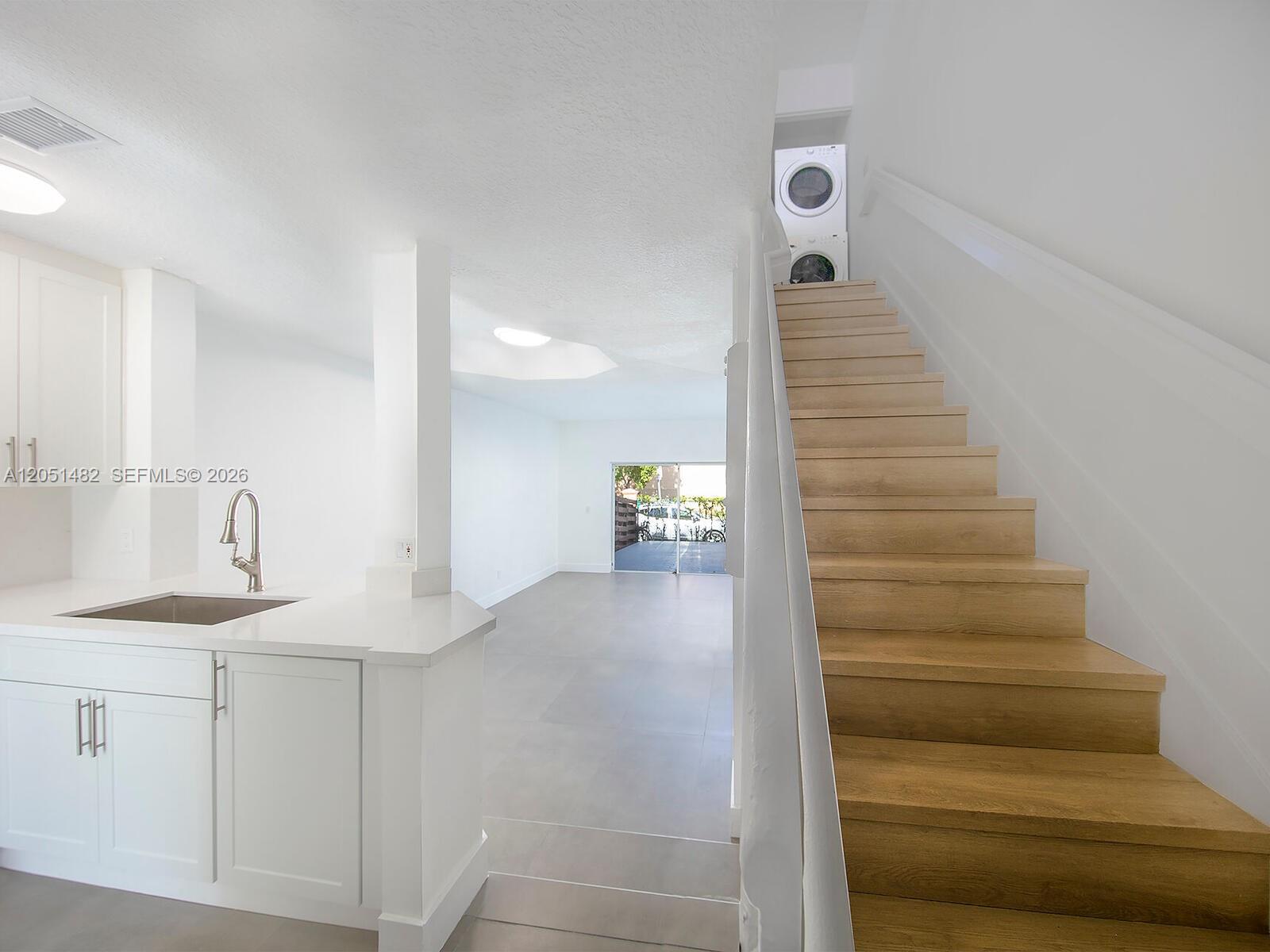 8260 NW 10th St #6 - 8260 NW 10th St #6, Miami, FL 33126 Luxury Property | Jose Angel Pina