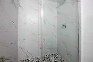 8260 NW 10th St, Miami, FL 33126 - Photo 15