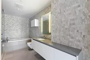 68 SE 6th St, Miami, FL 33131 - Photo 25