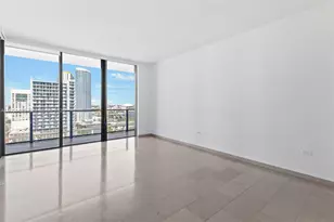 68 SE 6th St, Miami, FL 33131 - Photo 13