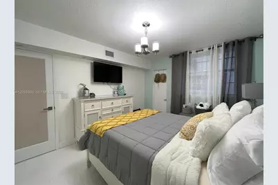 335 Collins Ave #203, Miami Beach, FL 33139 - Photo 5