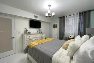 335 Collins Ave, Miami Beach, FL 33139 - Photo 5