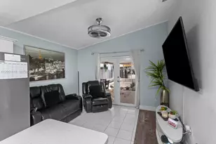 2884 W 75th St, Hialeah, FL 33018 - Photo 15
