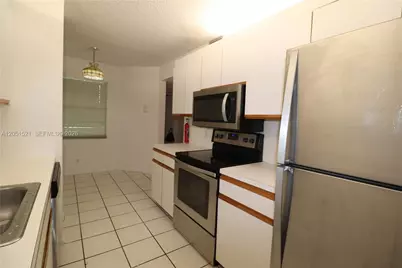 1200 SW 124th Ter #201O, Pembroke Pines, FL 33027 - Photo 9