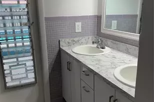 1820 SW 98th Ct, Miami, FL 33165 - Photo 5