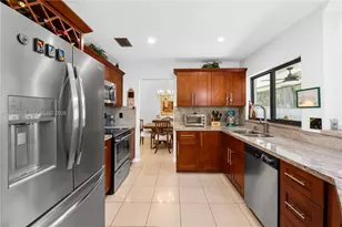 5741 W Waterford Dr, Davie, FL 33331 - Photo 9