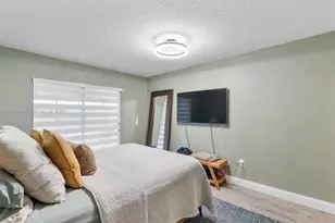 1581 NW 98th Way, Pembroke Pines, FL 33024 - Photo 33
