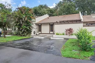1581 NW 98th Way, Pembroke Pines, FL 33024 - Photo 5