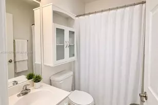5724 NW 112th Pl, Doral, FL 33178 - Photo 13