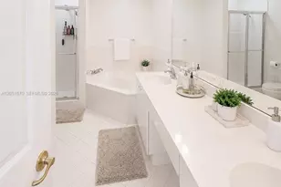 5724 NW 112th Pl, Doral, FL 33178 - Photo 9