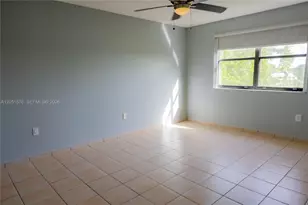 10000 NW 9th St Cir, Miami, FL 33172 - Photo 19