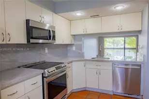 10000 NW 9th St Cir, Miami, FL 33172 - Photo 37