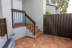 10000 NW 9th St Cir, Miami, FL 33172 - Photo 5