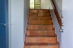 10000 NW 9th St Cir, Miami, FL 33172 - Photo 7
