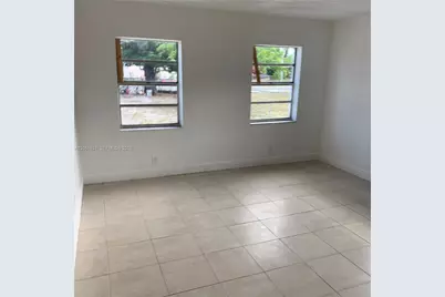 308 NW 9th St, Hallandale Beach, FL 33009 - Photo 11