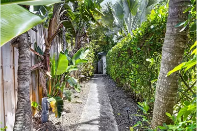 467 NE 129th St, North Miami, FL 33161 - Photo 29