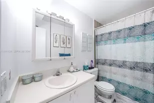 301 SW 86th Ave, Pembroke Pines, FL 33025 - Photo 13