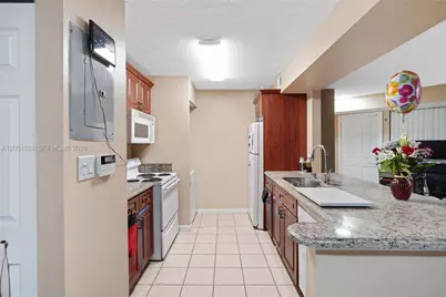 301 SW 86th Ave #101, Pembroke Pines, FL 33025 - Photo 9