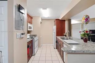 301 SW 86th Ave, Pembroke Pines, FL 33025 - Photo 9