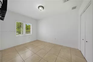 7515 NW South River Dr, Medley, FL 33166 - Photo 11