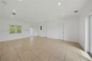 7515 NW South River Dr, Medley, FL 33166 - Photo 7