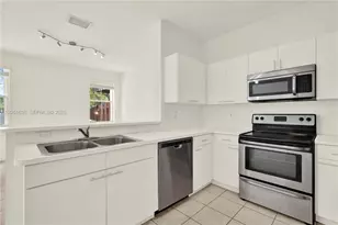 11416 NW 43rd Terrace, Doral, FL 33178 - Photo 9