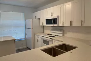 201 Lake Pointe Dr, Oakland Park, FL 33309 - Photo 3