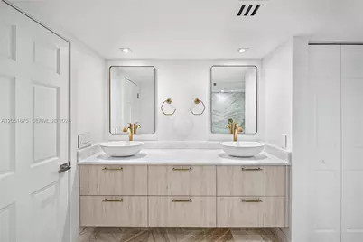 2000 Towerside Ter #1506, Miami, FL 33138 - Photo 7