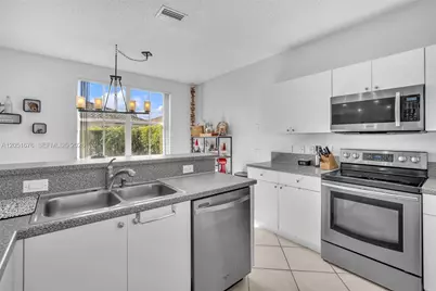1058 Tupelo Way, Weston, FL 33327 - Photo 17