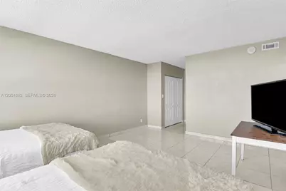 2500 Parkview Dr #2411, Hallandale Beach, FL 33009 - Photo 37