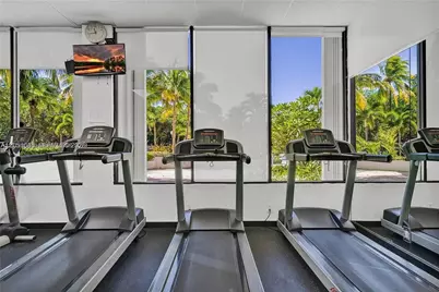 100 Bayview Dr #310, Sunny Isles Beach, FL 33160 - Photo 21