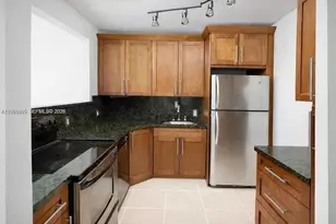 100 Bayview Dr, Sunny Isles Beach, FL 33160 - Photo 9
