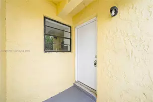 9674 Fontainebleau Blvd, Miami, FL 33172 - Photo 15