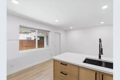 1129 NE 16th Ave #1, Fort Lauderdale, FL 33304 - Photo 3