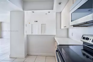 5600 Collins Ave, Miami Beach, FL 33140 - Photo 11