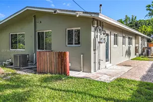 700 NE 25th St, Pompano Beach, FL 33064 - Photo 17