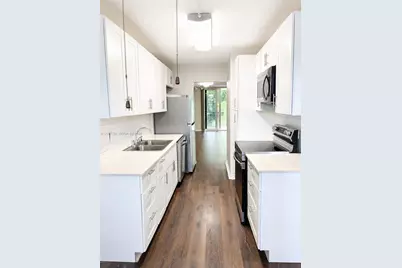 250 Jacaranda Dr #302, Plantation, FL 33324 - Photo 3