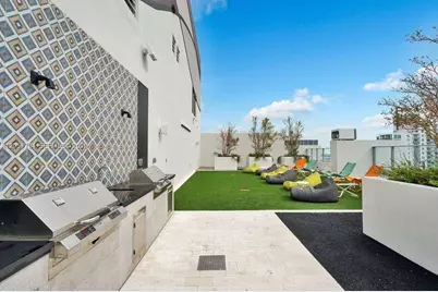 1010 Brickell Ave #1403, Miami, FL 33131 - Photo 7
