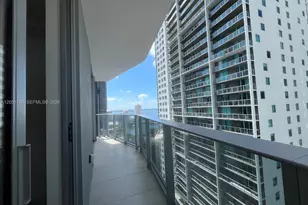 77 SE 5th St, Miami, FL 33131 - Photo 13