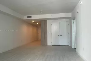 77 SE 5th St, Miami, FL 33131 - Photo 3