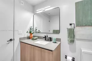 121 NE 5th St, Miami, FL 33132 - Photo 21