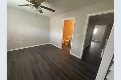 323 E Palm Cir E, Pembroke Pines, FL 33025 - Photo 15