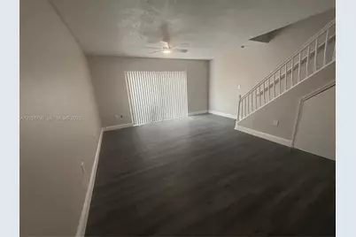 323 E Palm Cir E, Pembroke Pines, FL 33025 - Photo 13