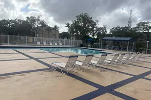 323 E Palm Cir E, Pembroke Pines, FL 33025 - Photo 5