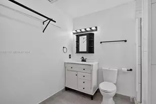 540 NE 61st St, Oakland Park, FL 33334 - Photo 13