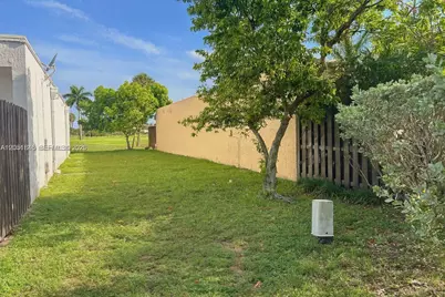7441 Bay Hill Dr #7441, Hialeah, FL 33015 - Photo 9