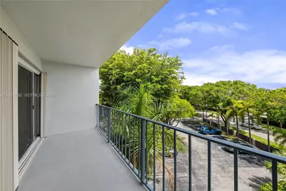 7900 Camino Cir #406, Miami, FL 33143 - Photo 15
