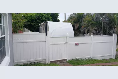 4331 SW 23rd Ct, Fort Lauderdale, FL 33317 - Photo 3