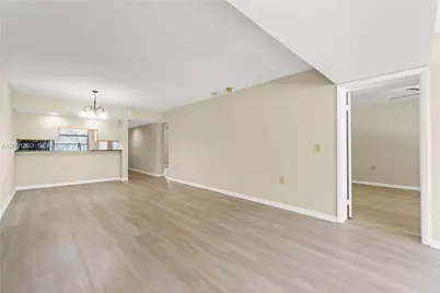3650 Whitehall Dr #305, West Palm Beach, FL 33401 - Photo 15