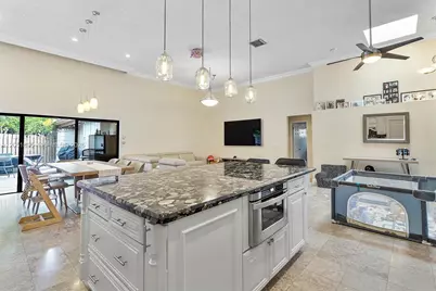 2707 S Parkview Dr, Hallandale Beach, FL 33009 - Photo 11